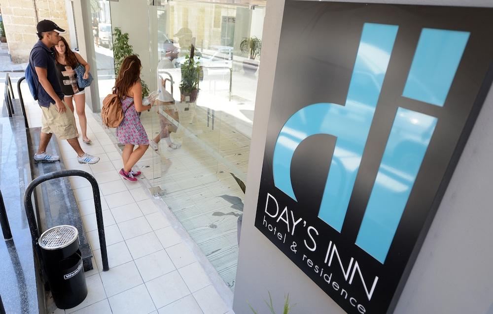 Day'S Inn Hotel And Residence Sliema Exteriör bild