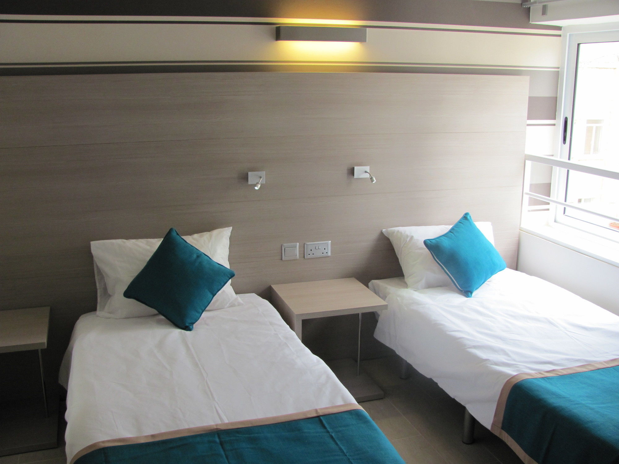Day'S Inn Hotel And Residence Sliema Exteriör bild